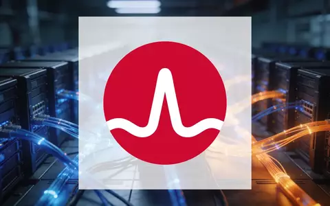 Hochmoderne Serverinfrastruktur mit leuchtenden Glasfaserkabeln als Symbol für Wettbewerb in der Halbleiterindustrie. - Foto: über boerse-global.de