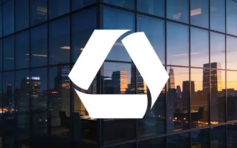 Moderne Glasfassade eines Bürogebäudes in der Abenddämmerung als Symbol für Verhandlungen im Finanzsektor - Foto: über boerse-global.de