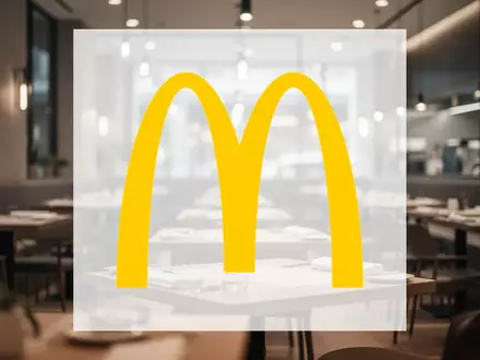 Modernes Restaurantinterieur mit gedimmtem Licht und verschwommenem Hintergrund als Symbol für die Gastronomiebranche. - Foto: über boerse-global.de