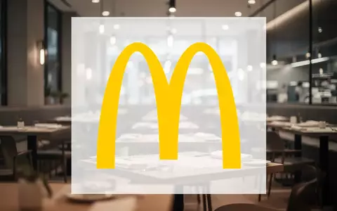 Modernes Restaurantinterieur mit gedimmtem Licht und verschwommenem Hintergrund als Symbol für die Gastronomiebranche. - Foto: über boerse-global.de