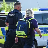 Notfallseelsorger sind an der Brandenburger Schule im Einsatz. - Foto: Britta Pedersen/dpa