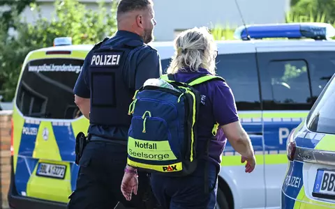 Notfallseelsorger sind an der Brandenburger Schule im Einsatz. - Foto: Britta Pedersen/dpa