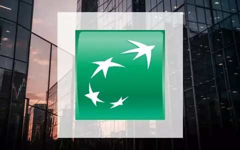 Abstrakte Darstellung eines modernen Bürogebäudes bei Sonnenuntergang als Symbol für die Stimmung an den Finanzmärkten - Foto: über boerse-global.de