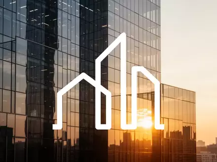 Moderne Glasarchitektur spiegelt einen goldenen Sonnenaufgang wider und symbolisiert Wachstum und Stabilität. - Foto: über boerse-global.de