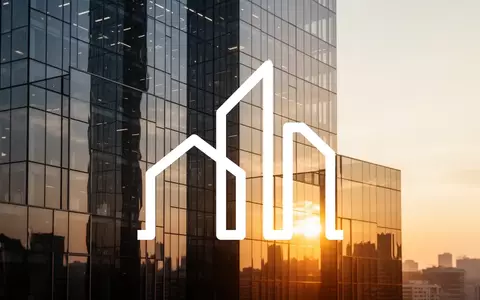 Moderne Glasarchitektur spiegelt einen goldenen Sonnenaufgang wider und symbolisiert Wachstum und Stabilität. - Foto: über boerse-global.de