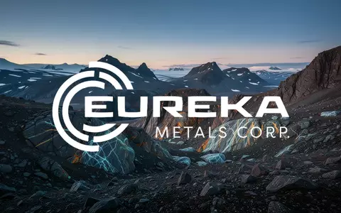 Abstrakte, atmosphĂ€rische Aufnahme einer zerklĂŒfteten Gebirgslandschaft bei DĂ€mmerung als Symbol fĂŒr Rohstoffexploration. - Foto: ĂŒber boerse-global.de