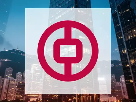 Moderne Glasfassaden eines Hochhauses im Finanzviertel von Hongkong bei Dämmerung. - Foto: über boerse-global.de