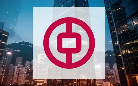 Moderne Glasfassaden eines Hochhauses im Finanzviertel von Hongkong bei Dämmerung. - Foto: über boerse-global.de