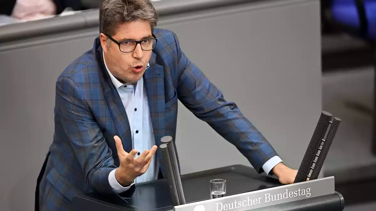 Grünen-Politiker Kellner: Die Regierung muss handeln. - Bild: Markus Lenhardt/dpa