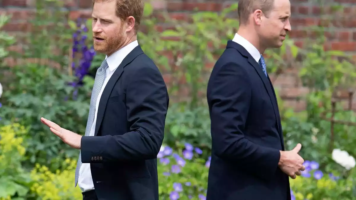 Spätestens seit der Veröffentlichung der Autobiografie Harrys «Spare» scheint das Tischtuch zerschnitten. (Archivfoto) - Bild: Dominic Lipinski/Pool PA via AP/dpa