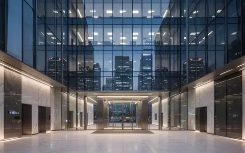 Modernes Bürogebäude der Shinhan Financial Group in Seoul bei Dämmerung mit minimalistischer Architektur. - Foto: über boerse-global.de