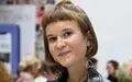 Auch im neuen Roman steht eine junge Frau im Mittelpunkt. (Archivbild)  - Foto: Arne Dedert/dpa