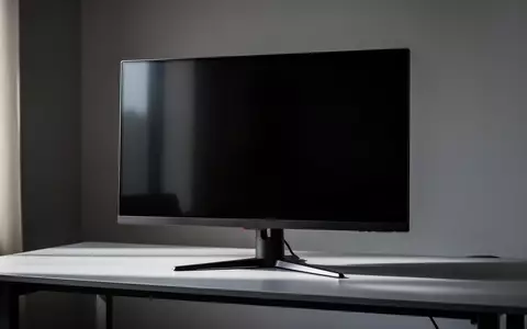 Ein moderner Gaming-Monitor auf einem minimalistischen Schreibtisch in einem Studio. - Foto: über boerse-global.de