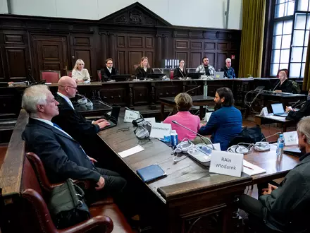 Die Nebenklage gab eine Erklärung zu Blocks Aussage ab. - Foto: Daniel Bockwoldt/dpa Pool/dpa