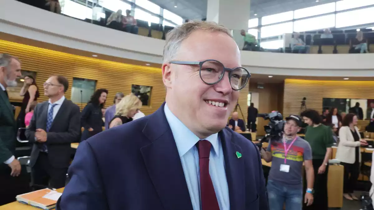 Thüringens CDU-Ministerpräsident Mario Voigt übersteht das Misstrauensvotum der AfD.  - Bild: Bodo Schackow/dpa
