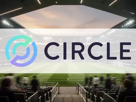 Ein modernes Sportstadion bei Sonnenuntergang als Symbol für die Verbindung von Sport und Finanzwirtschaft. - Foto: über boerse-global.de