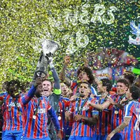 Crystal Palace mit dem Siegerpokal der UEFA Conference League (Archiv) - Foto: via dts Nachrichtenagentur