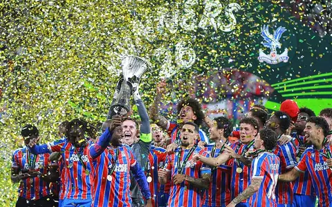 Crystal Palace mit dem Siegerpokal der UEFA Conference League (Archiv) - Foto: via dts Nachrichtenagentur