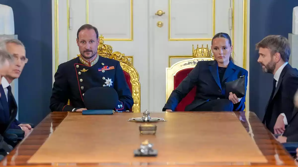 König Haakon und Thronprinzessin Ingrid Alexandra.  - Bild: Heiko Junge/NTB Pool/dpa