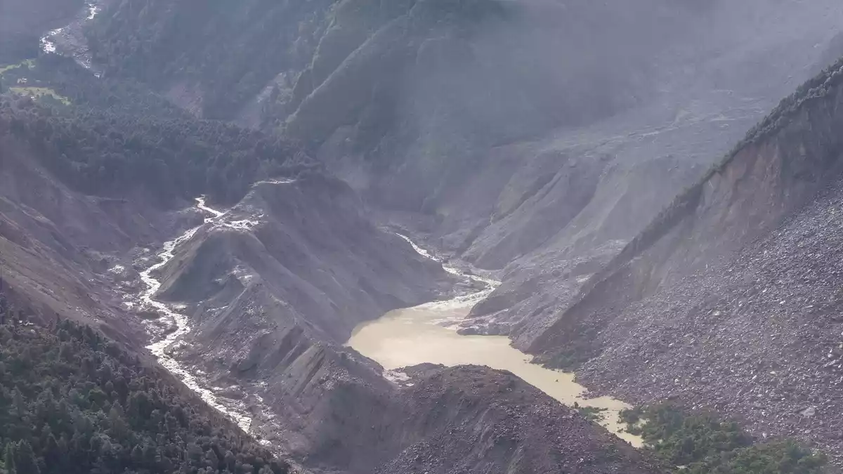 Ein neuer Stausee besorgt die Behörden in China und Nepal.  - Bild: Li Jian/XinHua/dpa