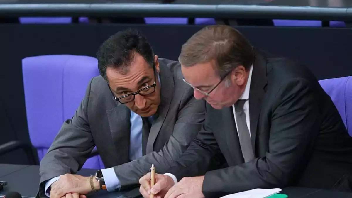 Özdemir und Pistorius fordern AfD-Verbotsantrag