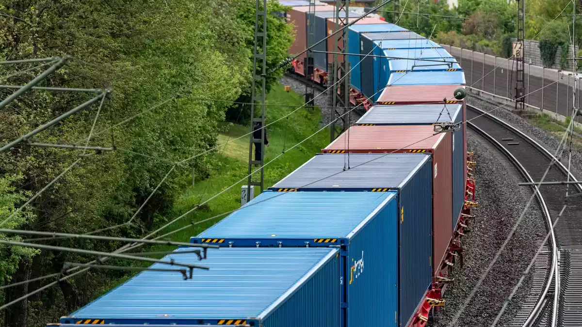 Für den Einzelwagenverkehr gibt es mehr Geld von Bund. (Archivbild) - Bild: Armin Weigel/dpa
