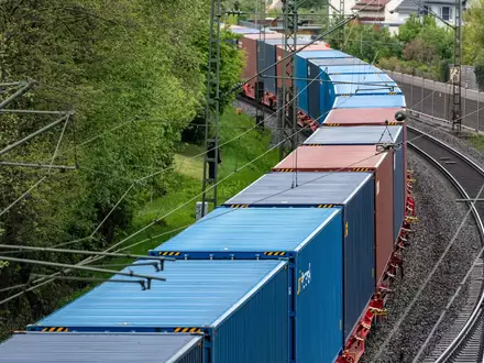 Für den Einzelwagenverkehr gibt es mehr Geld von Bund. (Archivbild) - Foto: Armin Weigel/dpa