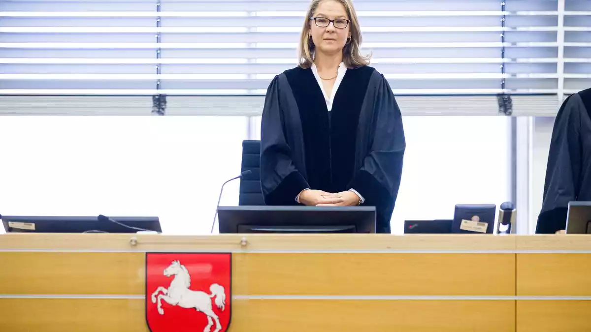 Richterin Antje Siegfried macht den Klägern wenig Hoffnung auf Erfolg.  - Bild: Moritz Frankenberg/dpa