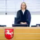 Richterin Antje Siegfried macht den Klägern wenig Hoffnung auf Erfolg.  - Bild: Moritz Frankenberg/dpa