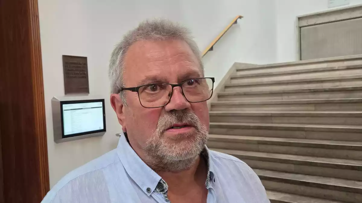 Engelbert Tegethoff hat bei dem Flugzeugabsturz seine Tochter verloren. - Bild: Christian Brahmann/dpa
