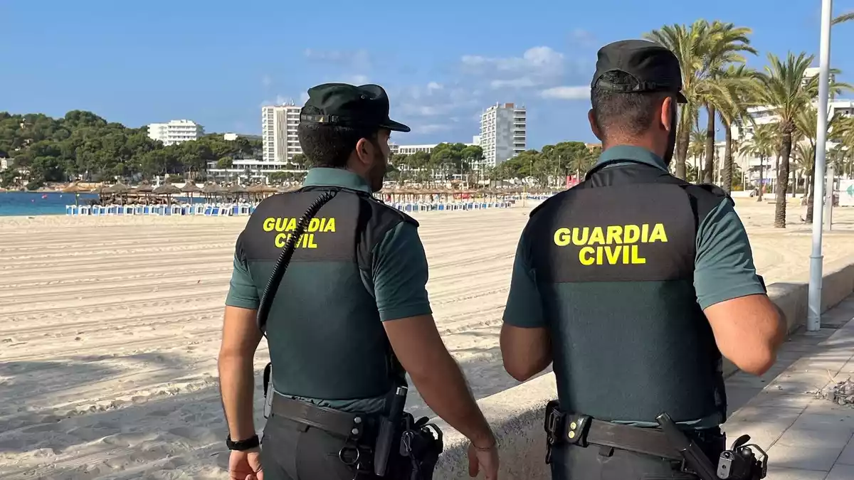 Die spanische Polizeieinheit Guardia Civil hat einen Italiener unter dem Verdacht festgenommen, seine deutsche Partnerin umgebracht zu haben. (Symbolbild) - Bild: Guardia Civil/Europapress/dpa