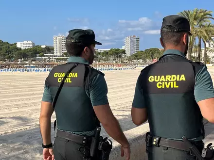 Die spanische Polizeieinheit Guardia Civil hat einen Italiener unter dem Verdacht festgenommen, seine deutsche Partnerin umgebracht zu haben. (Symbolbild) - Foto: Guardia Civil/Europapress/dpa