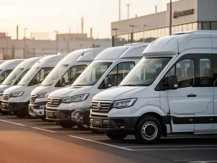 Parkplatz mit modernen gewerblichen Kleinbussen und Nutzfahrzeugen bei Tageslicht. - Foto: über boerse-global.de