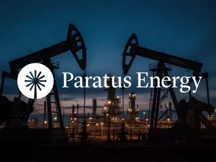Abstrakte Darstellung einer Energieinfrastruktur bei Dämmerung als Symbol für die finanzielle Analyse des Energiesektors. - Foto: über boerse-global.de