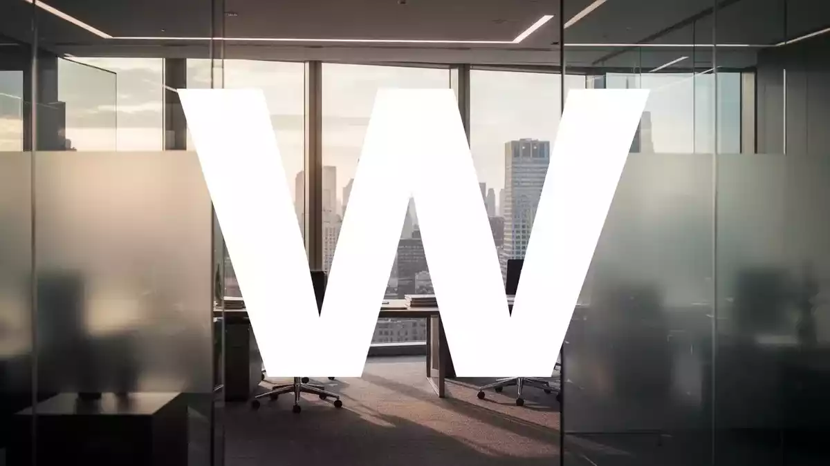 Wienerberger Insiders Buy Stock Amid Leadership Change and Downgrade