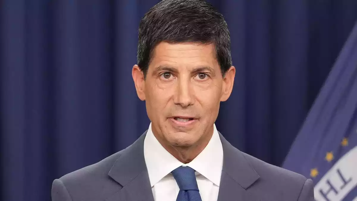 Fed-Chef Warsh signalisiert Bereitschaft für Zinserhöhungen. (Archivbild) - Bild: Mark Schiefelbein/AP/dpa