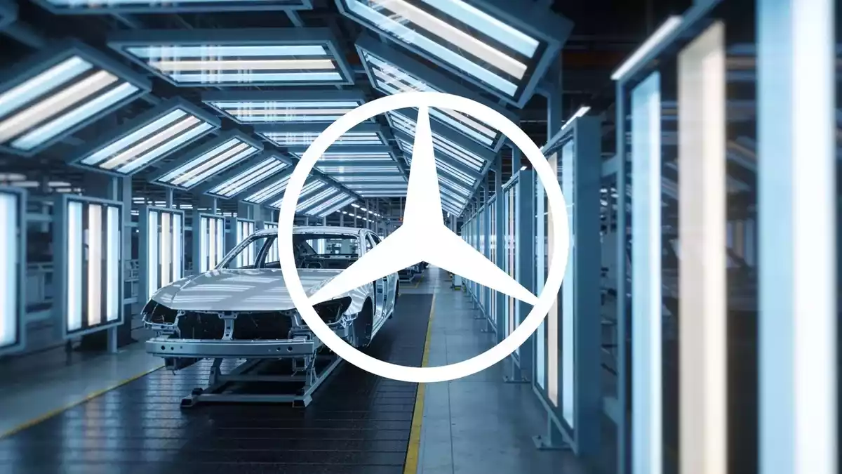 Mercedes C-Class 12% Discount, Software Chief Exit, Recall Woes