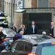 Mette-Marit (links), Haakon (Mitte) und Kronprinzessin Ingrid Alexandra (verdeckt) folgten dem Wagen mit dem Sarg in einem weiteren Fahrzeug. - Bild: Terje Pedersen/NTB/dpa