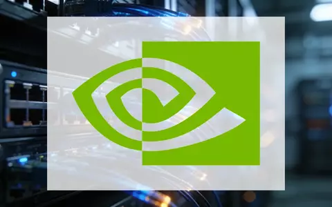 Abstraktes, professionelles Bild eines modernen Rechenzentrums mit leuchtenden Glasfaserkabeln und futuristischer Hardware. - Foto: über boerse-global.de