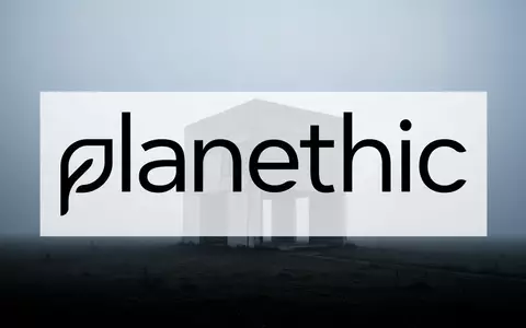 Minimalistische architektonische Struktur in einer nebligen Landschaft als Symbol für wirtschaftliche Restrukturierung. - Foto: über boerse-global.de