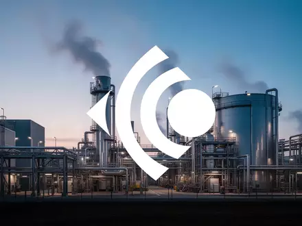 Industrielle Anlage zur Uranverarbeitung in der Abenddämmerung mit Fokus auf Wartungsatmosphäre. - Foto: über boerse-global.de