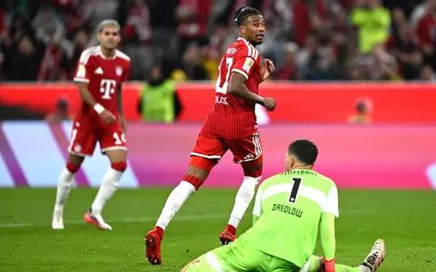 Michael Olise glänzt gegen den VfB Stuttgart. - Foto: Sven Hoppe/dpa