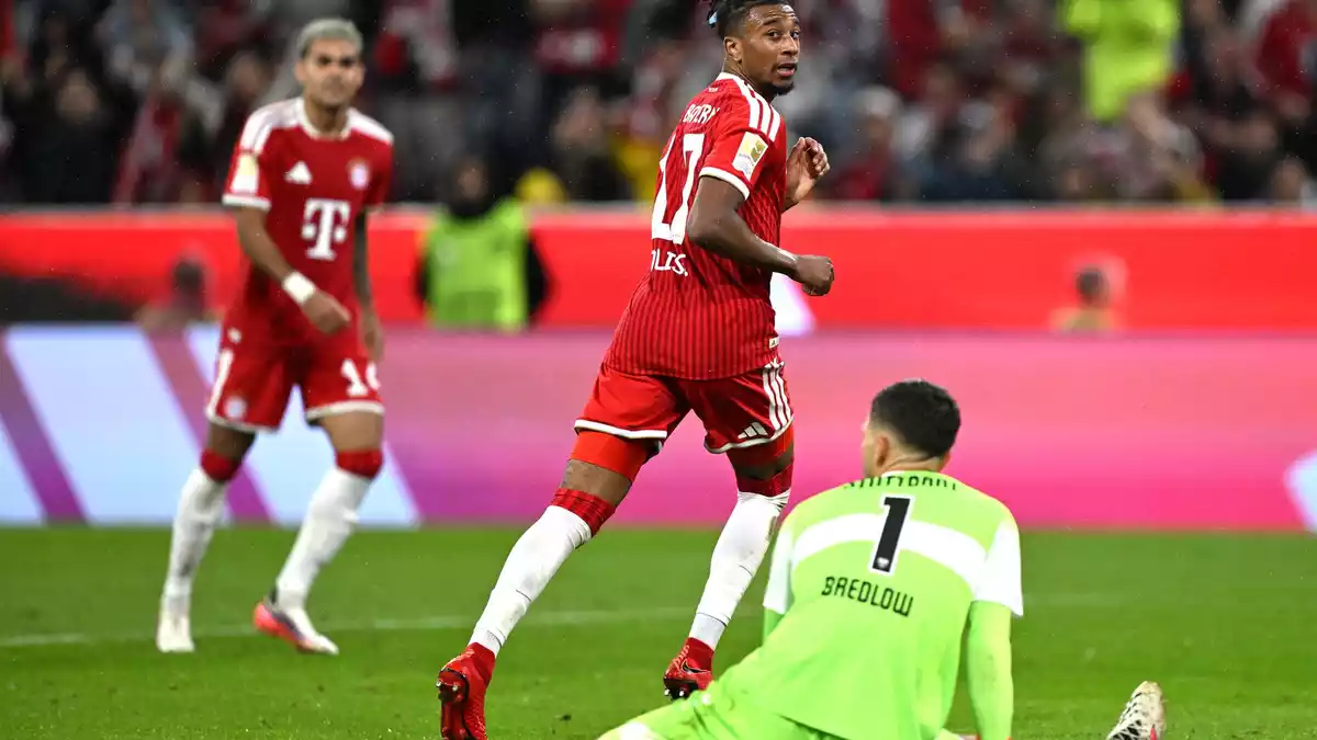 Michael Olise glänzt gegen den VfB Stuttgart. - Bild: Sven Hoppe/dpa