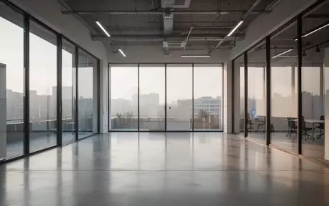 Minimalistisches, modernes Architektur-Interieur mit sanftem Tageslichteinfall in einem professionellen Studio. - Foto: über boerse-global.de