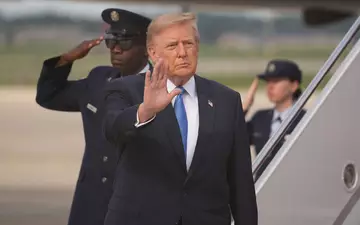 Trump gibt Öl-Deal mit Venezuela bekannt. - Foto: Mark Schiefelbein/AP/dpa