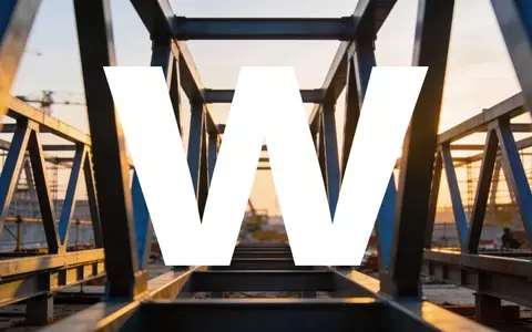 Abstrakte Darstellung einer modernen Baustelle bei Sonnenuntergang mit Fokus auf architektonische Strukturen. - Foto: über boerse-global.de