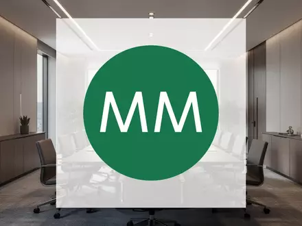 Modernes, minimalistisches Sitzungszimmer als Symbol für strategische Unternehmensentwicklung und Führungswachstum. - Foto: über boerse-global.de