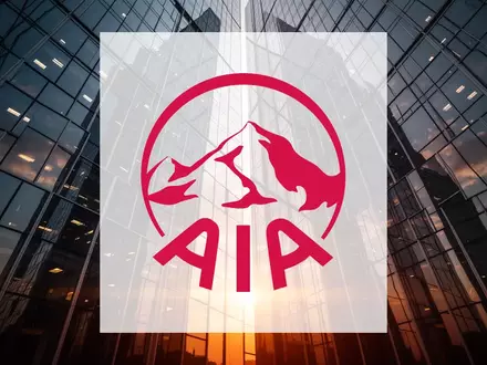 Abstraktes, professionelles Bild einer modernen Glasfassade bei Sonnenaufgang, das Wachstum und Stabilität symbolisiert. - Foto: über boerse-global.de