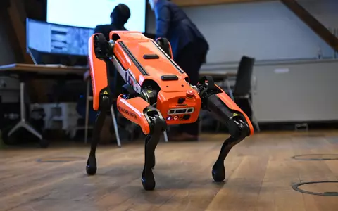 Ähnliche Roboter kamen auch am Hamburger Hafen zum Einsatz. (Archivbild) - Foto: Katrin Luxenburger/dpa