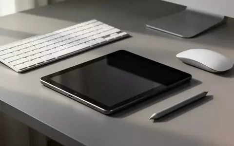 Ein Android-Tablet-Set mit Tastatur, Maus und Eingabestift auf einem Schreibtisch. - Foto: über boerse-global.de